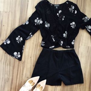 Zara Women Black High Wasted Shorts w/ Seam Medium